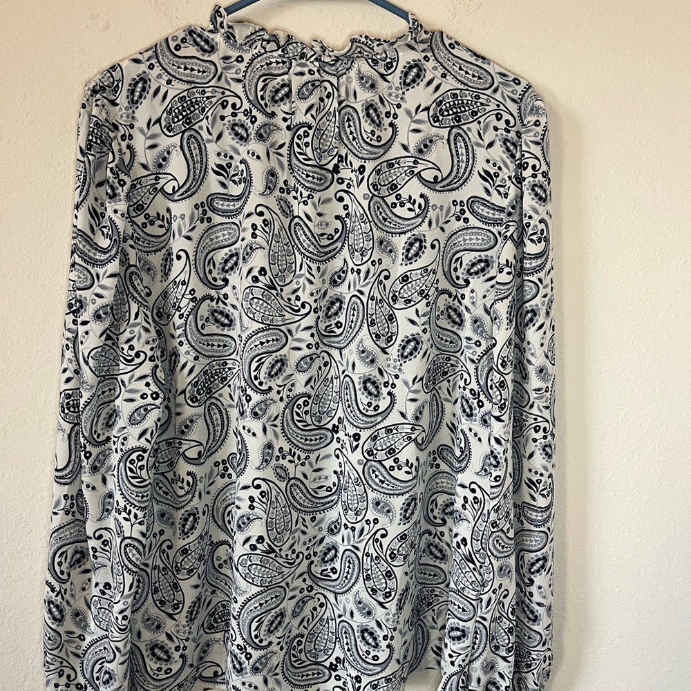 Ann Taylor Factory paisley blouse, Size L - Picture 4 of 7
